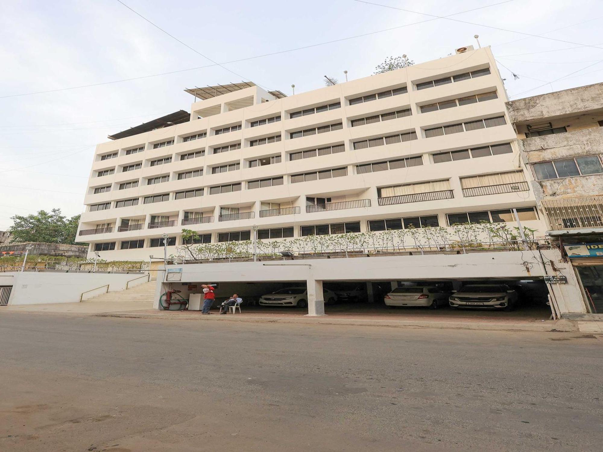 Palette Hotel Surya Vadodara Exterior foto
